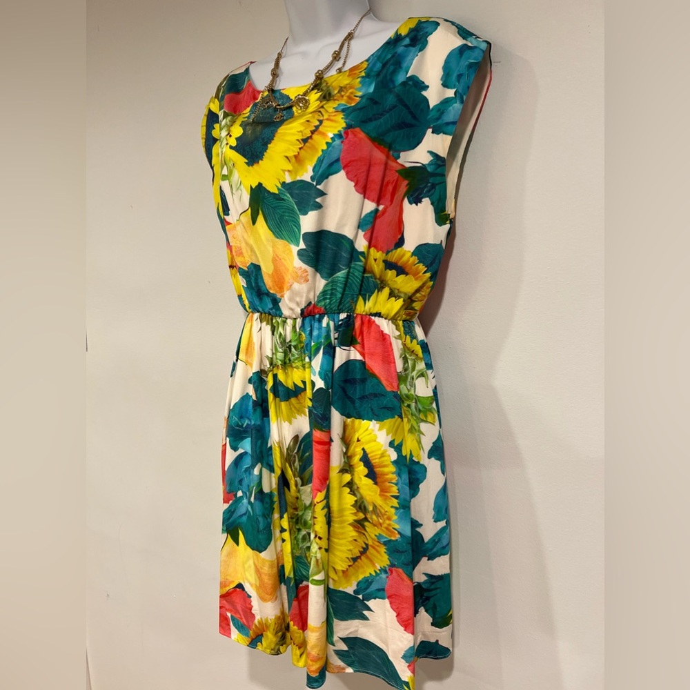 Alice + Olivia Alissa Sunflower Floral Print  Silk Dress - Picture 14 of 15